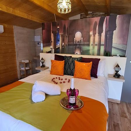 Отель Mahalo Glamping Фуэнхирола Экстерьер фото