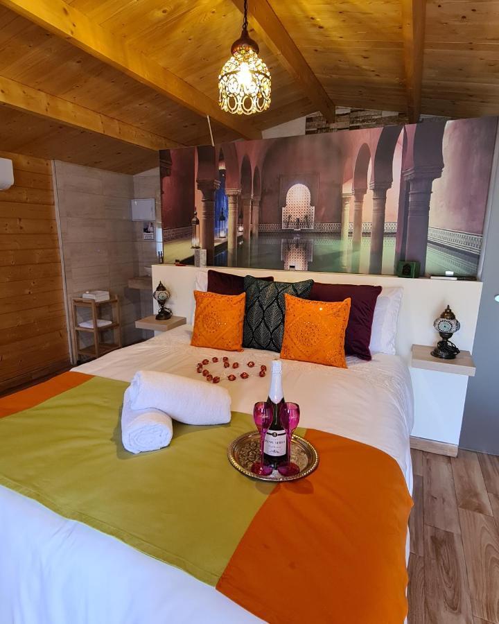 Отель Mahalo Glamping Фуэнхирола Экстерьер фото